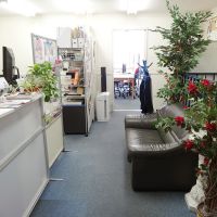 入り口(受付)からの風景。扉で仕切られた奥のお部屋がレンタルスペースとなります。