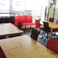 テーブル、椅子はご自由にお使いください。